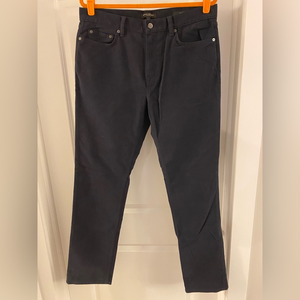 Banana Republic Men’s Navy Traveler Pants (Slim Fit)